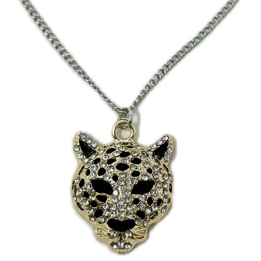 Spread some sparkle with this dazzling Edinburgh Zoo Boxed Cheetah Face Pendant Necklace. Silver plated pendant and chain, comes in an Edinburgh Zoo branded gift box.
46cm long chain 3cm pendant