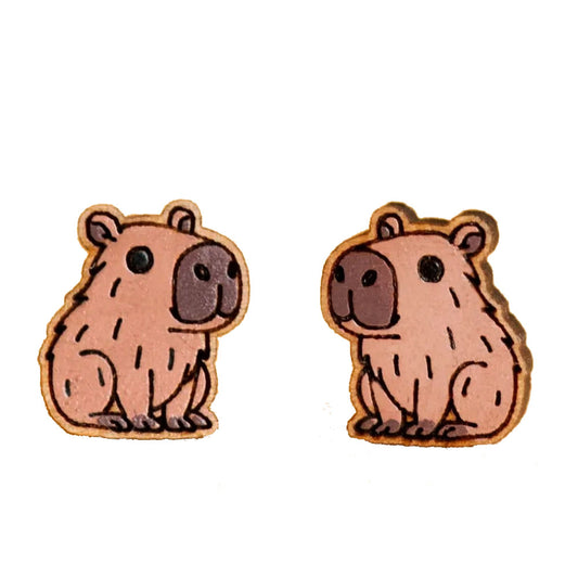 Don't worry, be capy with these hand painted Capybara earrings, made from cherrywood. Perfectly petite at 1 x 1.2 cm, these delicate accessories are responsibly presented in eco-friendly packaging. Steal the spotlight with these unique and cute earrings!