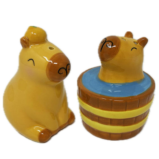 This adorable Capybara Salt & Pepper set would brighten up any dining space. Get your paws on this lovely duo with one swimming Capy and one in the classic orange on head pose. At 8.5cm high they are just the right size for the dining table, both can be filled by a rubber bung on the under side.