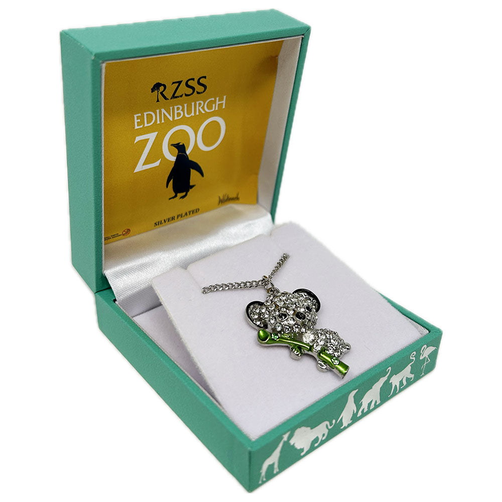 Spread some sparkle with this dazzling Edinburgh Zoo Boxed Koala Pendant. Silver plated pendant and chain, comes in an Edinburgh Zoo branded gift box.