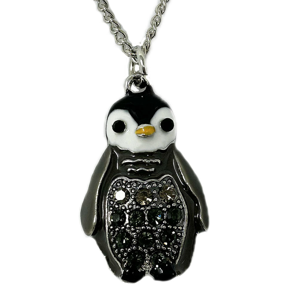 Spread some sparkle with this dazzling Edinburgh Zoo Boxed Baby Penguin Pendant. Silver plated pendant and chain, comes in an Edinburgh Zoo branded gift box.