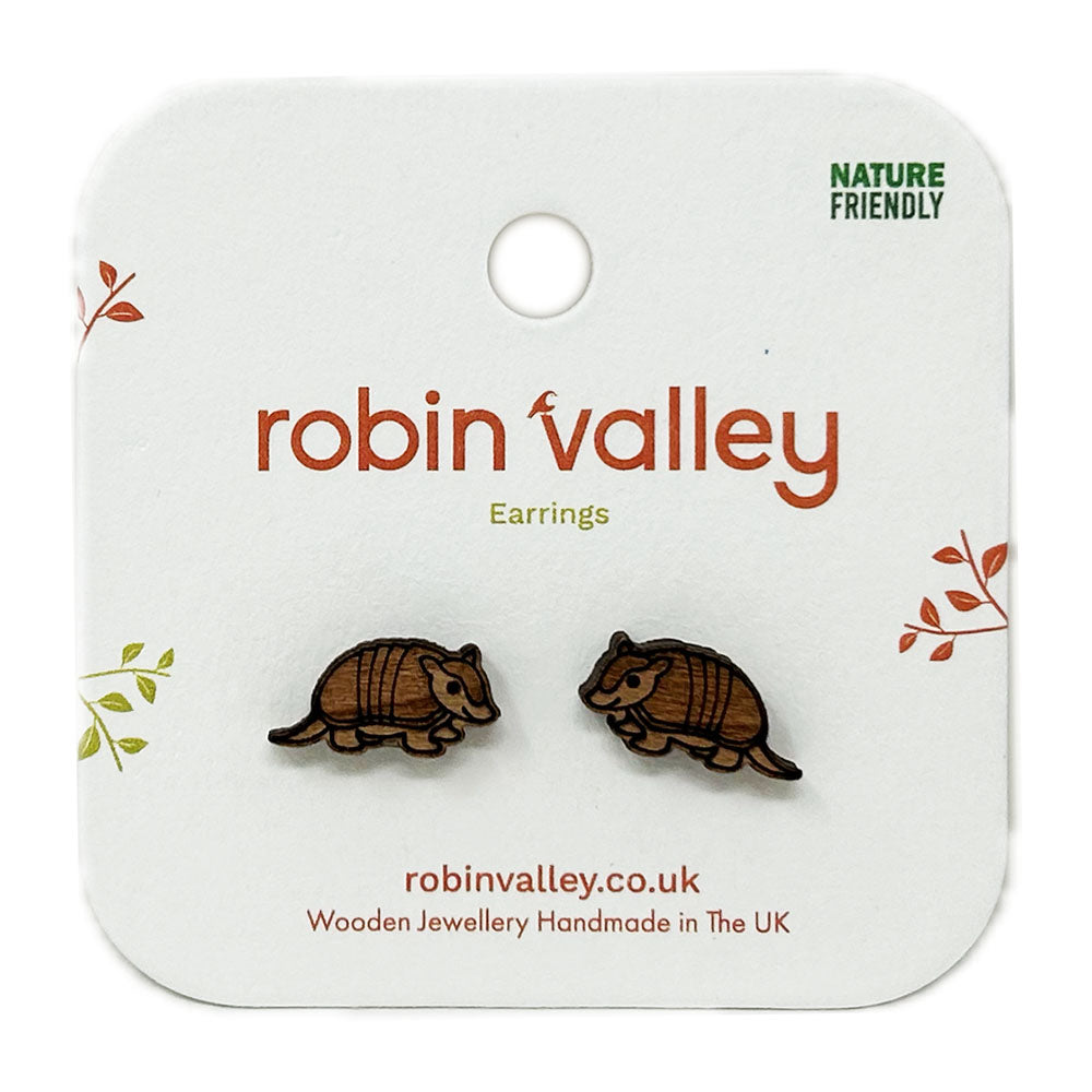 These Armadillo Cherrywood Earrings will make a statement without leaving a big pawprint. Perfectly petite at 1.3 x 0.6 cm, these delicate accessories are responsibly presented in eco-friendly packaging. 