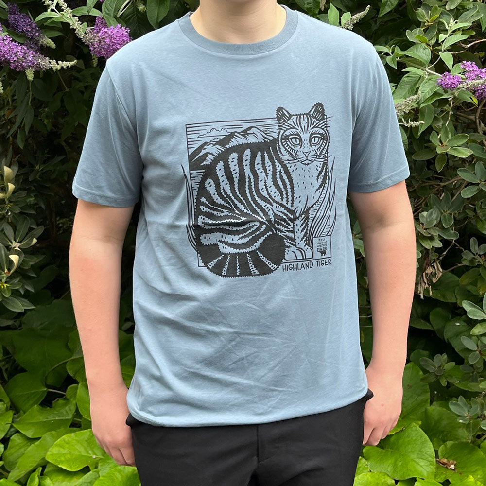 Show your stripes in our Highland Wildlife Park Highland Tiger T-shirt in stone blue. Our soft and sustainable organic cotton fabric ensures you stay comfortable all day, while the unique Wildcat design by the Royal Zoological Society of Scotland (RZSS) helps you stand out with style.