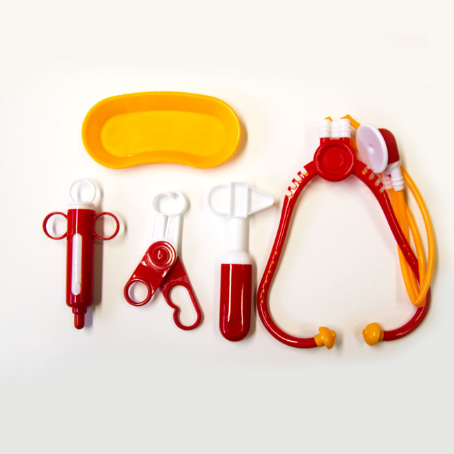 Every young animal lover will love looking after their very own penguin with this Penguin Vet Set! The set contains vet tools, an animal carrier and a cuddly penguin soft toy. Carrier Size: 20x14x15cm. Soft Toy Size: 15cm Approx.