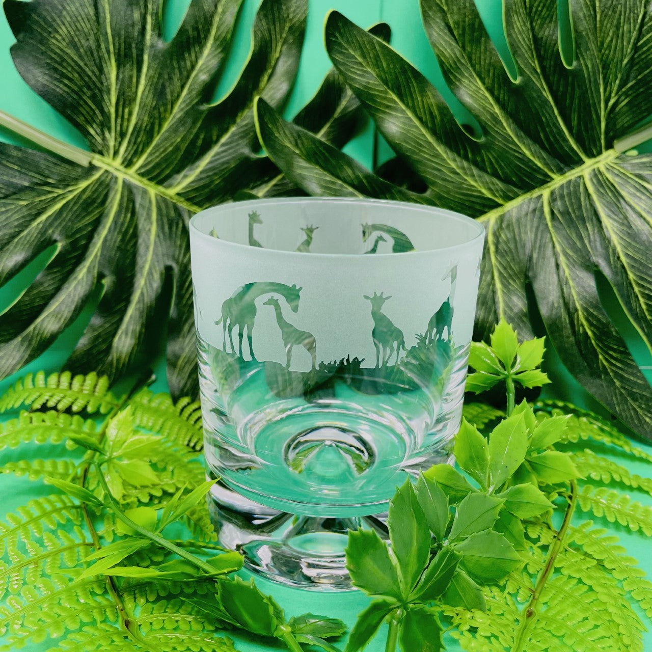 This Giraffe design whisky tumbler is hand crafted and designed to create that perfect gift for that special person. Dimensions: Whisky Tumbler Glass: Height: 9.5cm Width: 7.5cm In the box Height: 10.5cm Width: 9.5cm,