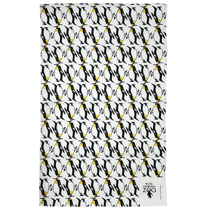 Add a little penguin splash to your kitchen with this Edinburgh Zoo Penguin tea towel. Made with 100% cotton, it's both functional and fun. Keep your kitchen cute and tidy with this unique tea towel.