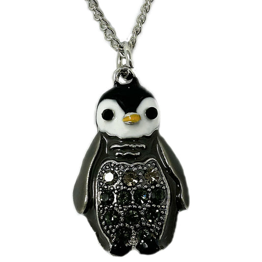 Spread some sparkle with this dazzling Edinburgh Zoo Boxed Baby Penguin Pendant. Silver plated pendant and chain, comes in an Edinburgh Zoo branded gift box.