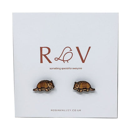 These Armadillo Cherrywood Earrings will make a statement without leaving a big pawprint. Perfectly petite at 1.3 x 0.6 cm, these delicate accessories are responsibly presented in eco-friendly packaging. Steal the spotlight with these unique and cute earrings!